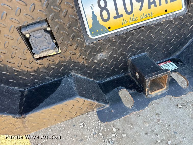 image for item EP2716 2002 GMC Sierra 2500HD Ext. Cab flatbed pickup truck