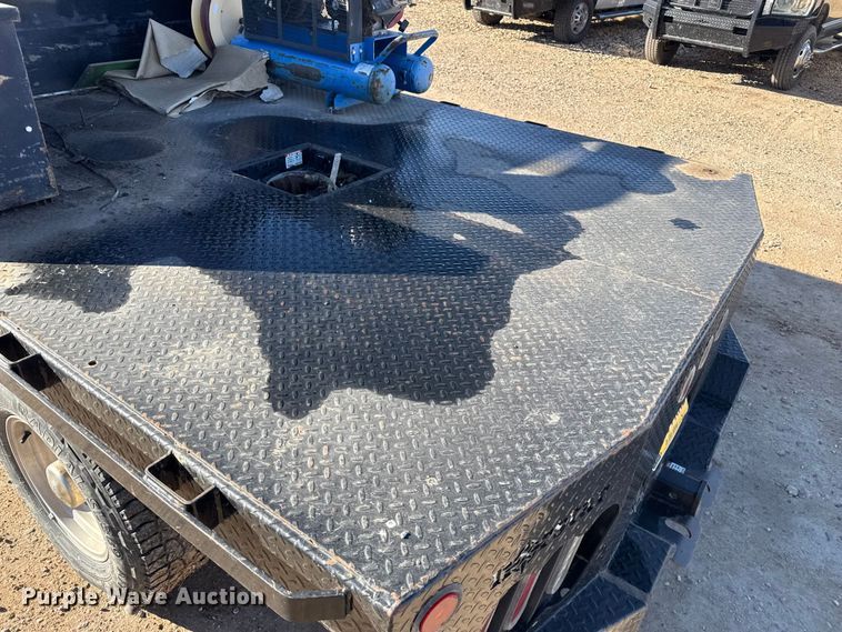 image for item EP2716 2002 GMC Sierra 2500HD Ext. Cab flatbed pickup truck