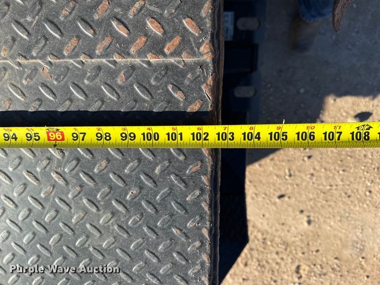 image for item EP2716 2002 GMC Sierra 2500HD Ext. Cab flatbed pickup truck