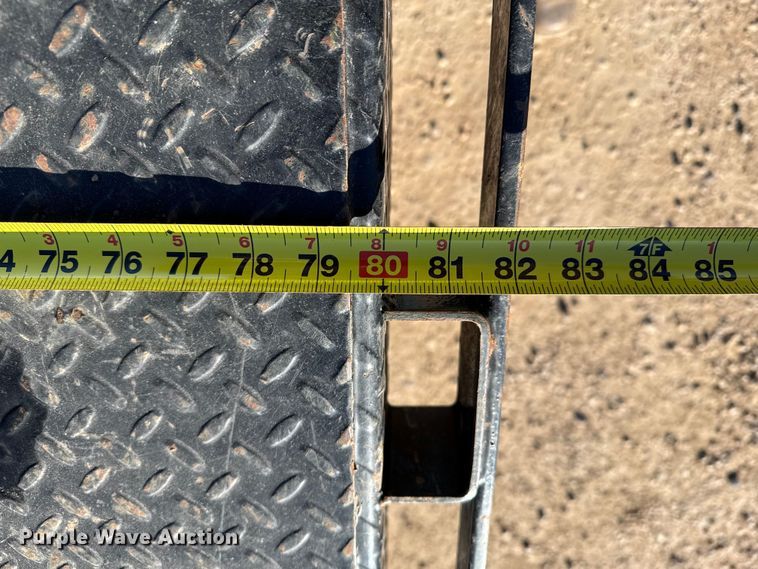 image for item EP2716 2002 GMC Sierra 2500HD Ext. Cab flatbed pickup truck