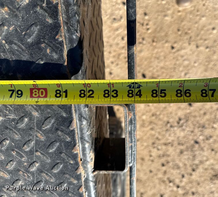 image for item EP2716 2002 GMC Sierra 2500HD Ext. Cab flatbed pickup truck