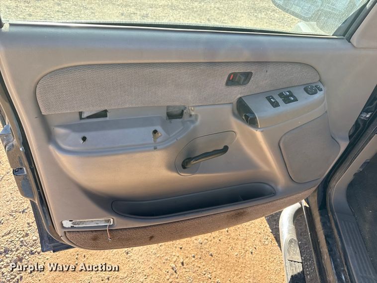 image for item EP2716 2002 GMC Sierra 2500HD Ext. Cab flatbed pickup truck