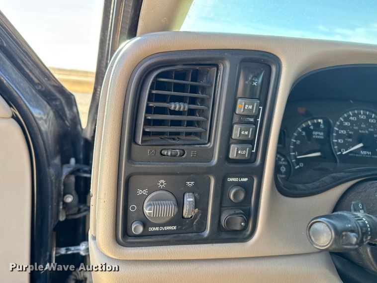 image for item EP2716 2002 GMC Sierra 2500HD Ext. Cab flatbed pickup truck