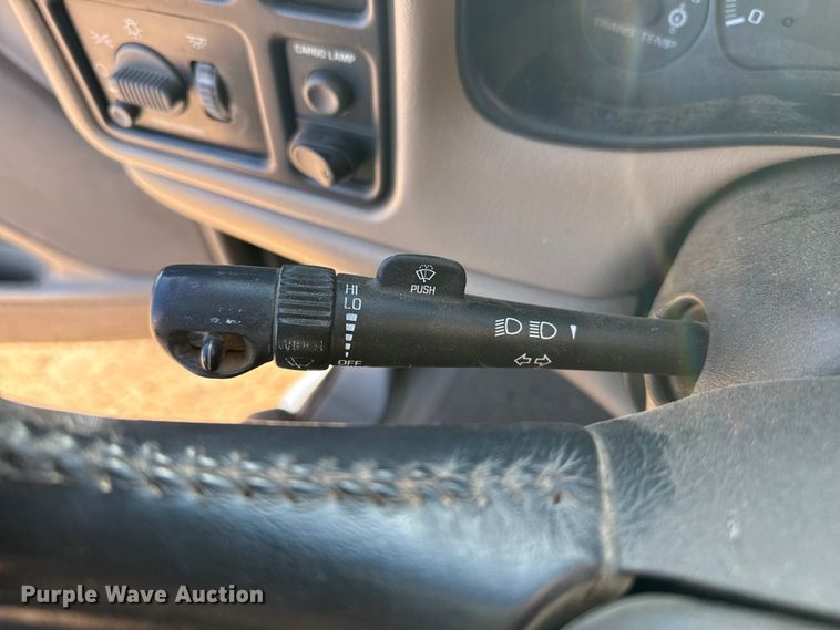 image for item EP2716 2002 GMC Sierra 2500HD Ext. Cab flatbed pickup truck