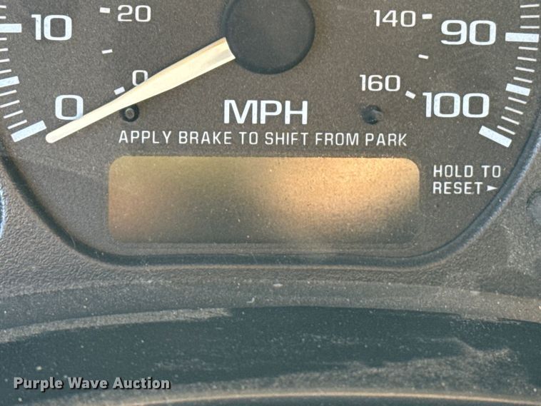 image for item EP2716 2002 GMC Sierra 2500HD Ext. Cab flatbed pickup truck