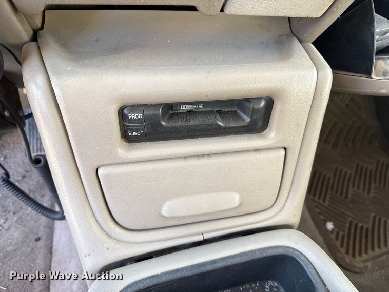 image for item EP2716 2002 GMC Sierra 2500HD Ext. Cab flatbed pickup truck