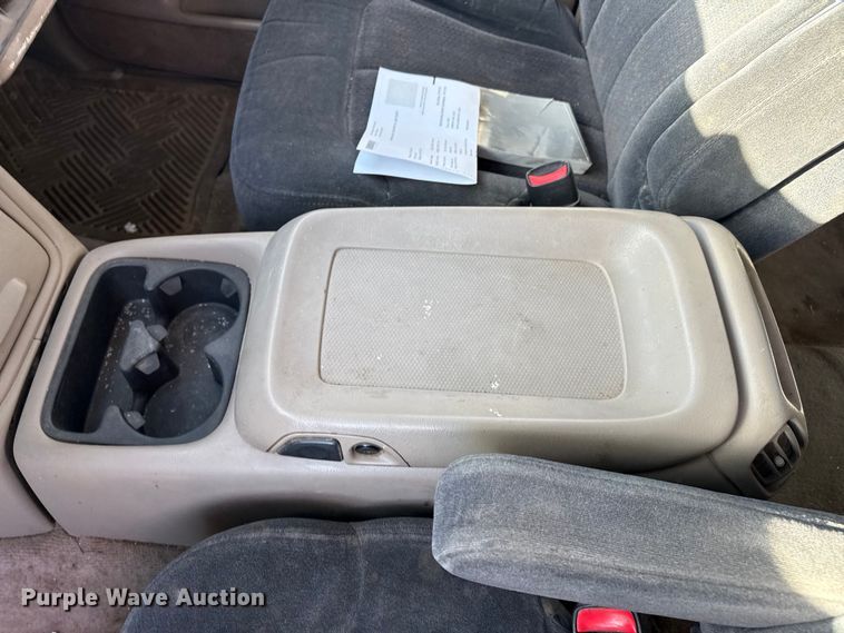 image for item EP2716 2002 GMC Sierra 2500HD Ext. Cab flatbed pickup truck