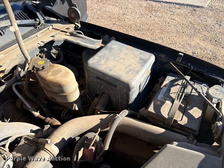 image for item EP2716 2002 GMC Sierra 2500HD Ext. Cab flatbed pickup truck