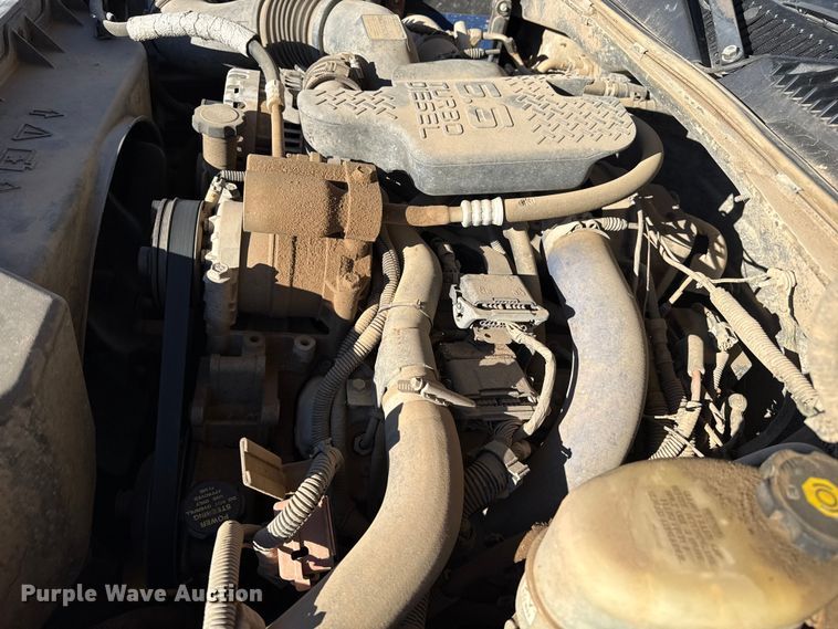 image for item EP2716 2002 GMC Sierra 2500HD Ext. Cab flatbed pickup truck