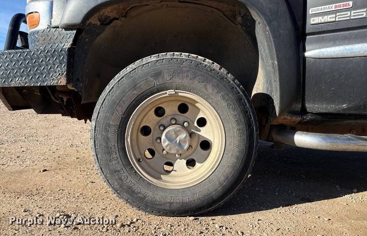 image for item EP2716 2002 GMC Sierra 2500HD Ext. Cab flatbed pickup truck