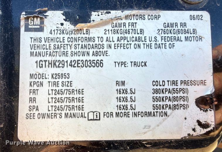 image for item EP2716 2002 GMC Sierra 2500HD Ext. Cab flatbed pickup truck