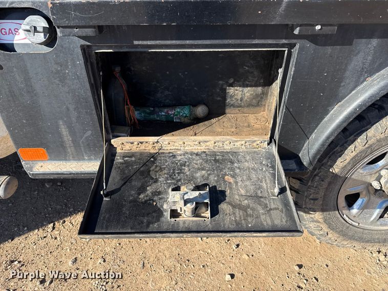 image for item EP2717 2018 RAM 2500 Crew Cab flatbed pickup truck