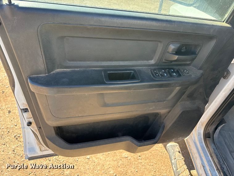 image for item EP2717 2018 RAM 2500 Crew Cab flatbed pickup truck