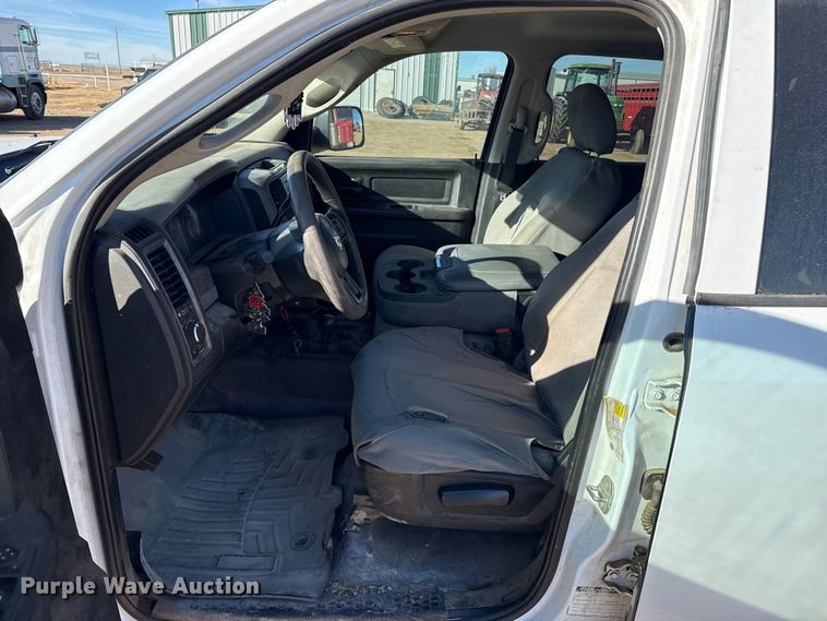 image for item EP2717 2018 RAM 2500 Crew Cab flatbed pickup truck