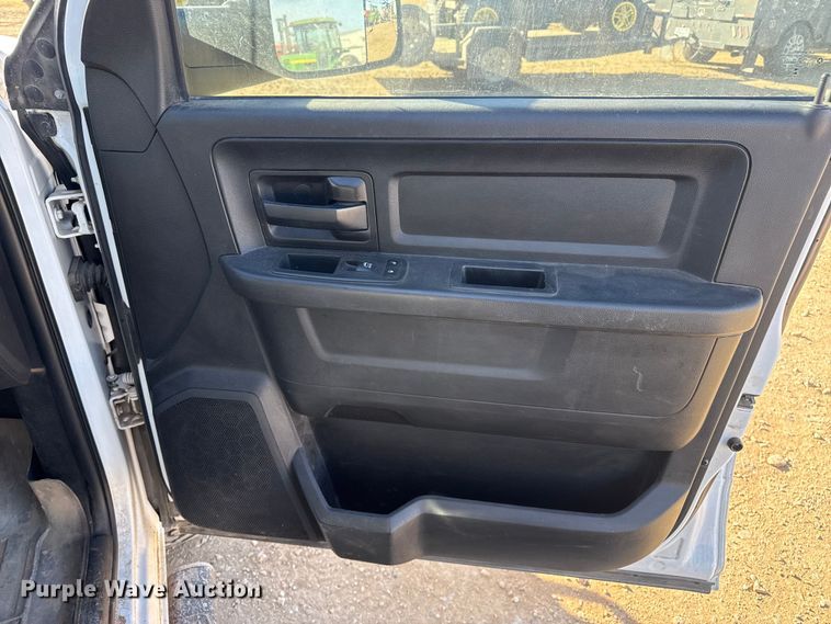 image for item EP2717 2018 RAM 2500 Crew Cab flatbed pickup truck