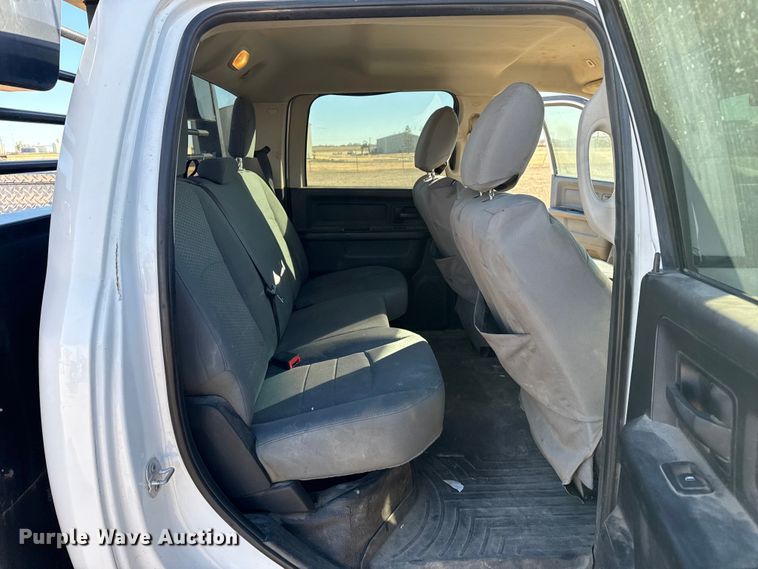 image for item EP2717 2018 RAM 2500 Crew Cab flatbed pickup truck