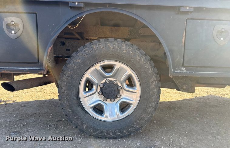 image for item EP2717 2018 RAM 2500 Crew Cab flatbed pickup truck