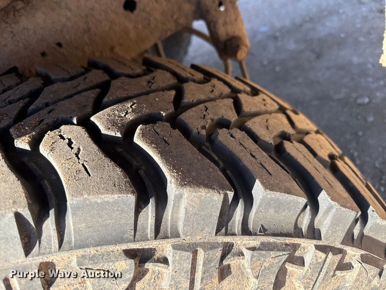 image for item EP2717 2018 RAM 2500 Crew Cab flatbed pickup truck