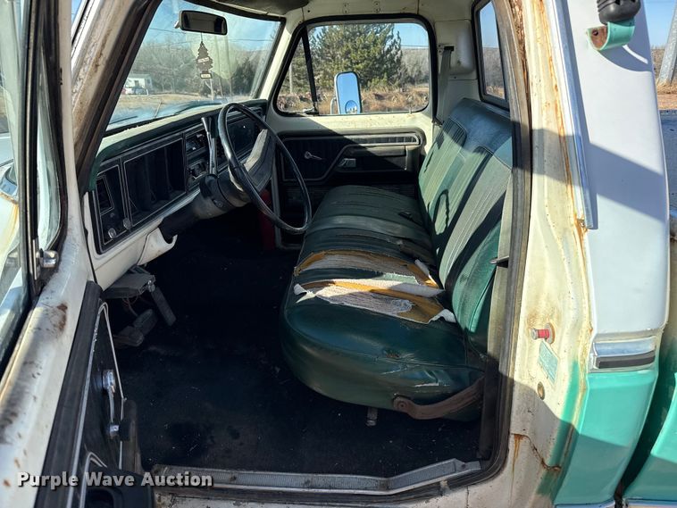 image for item EP2734 1977 Ford F350 Ranger Camper Special pickup truck