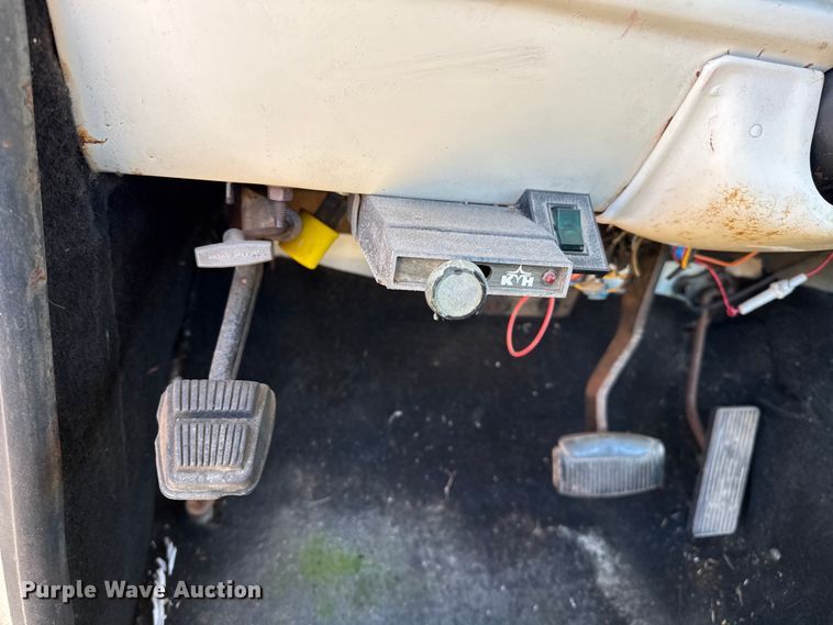 image for item EP2734 1977 Ford F350 Ranger Camper Special pickup truck