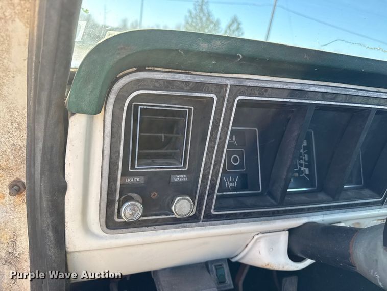 image for item EP2734 1977 Ford F350 Ranger Camper Special pickup truck