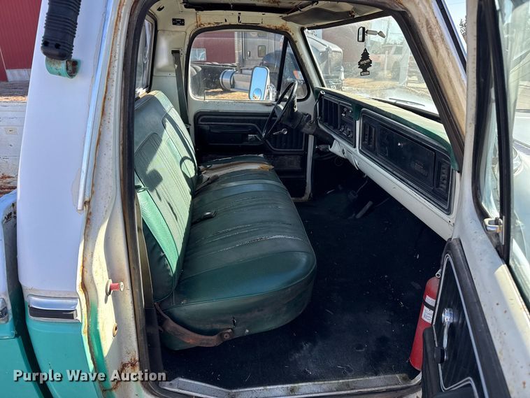 image for item EP2734 1977 Ford F350 Ranger Camper Special pickup truck