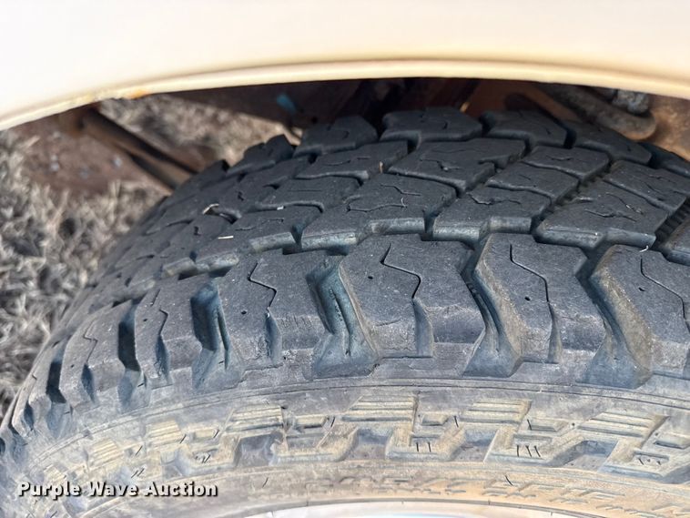 image for item EP2734 1977 Ford F350 Ranger Camper Special pickup truck