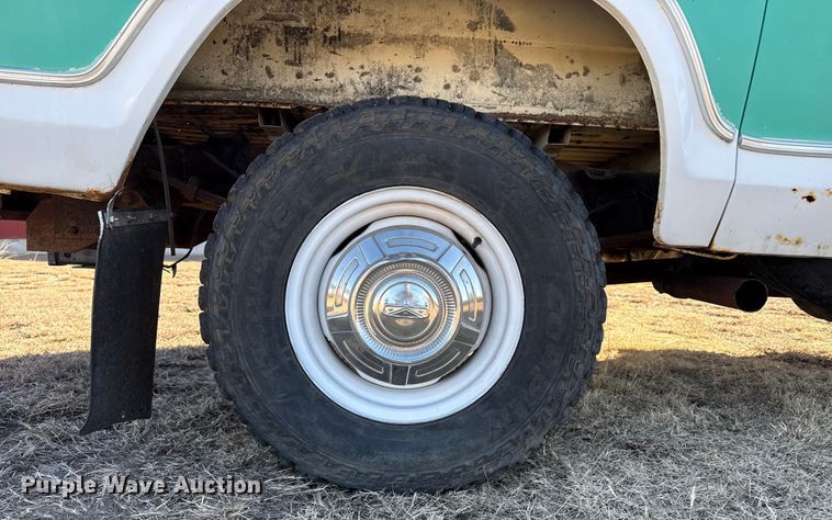 image for item EP2734 1977 Ford F350 Ranger Camper Special pickup truck