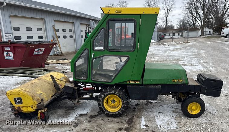 image for item ER0332 John Deere F932 lawn mower