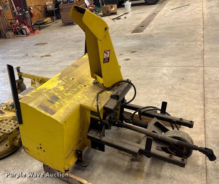 image for item ER0332 John Deere F932 lawn mower