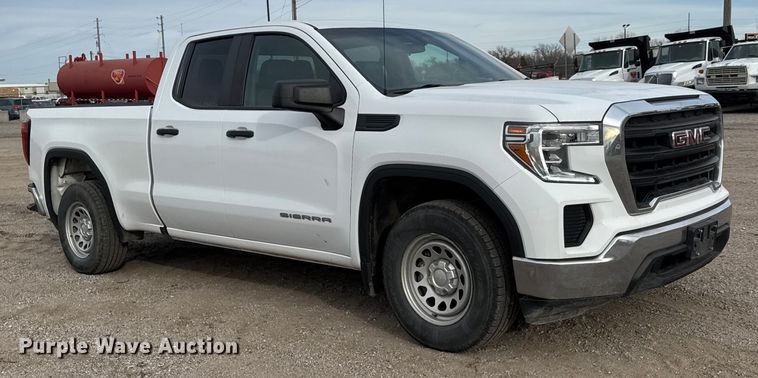 image for item ET4023 2022 GMC Sierra 1500 Double Cab pickup truck