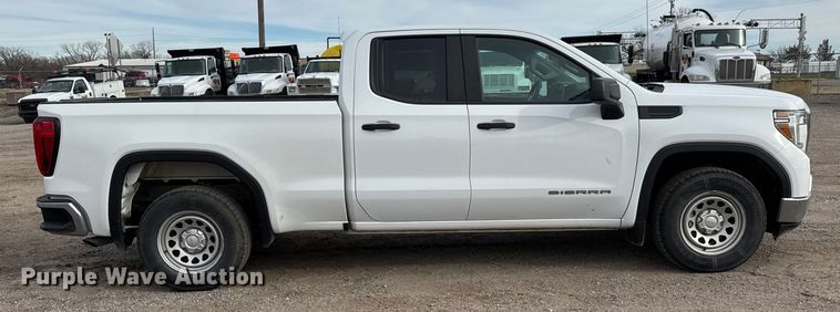 image for item ET4023 2022 GMC Sierra 1500 Double Cab pickup truck