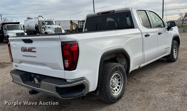 image for item ET4023 2022 GMC Sierra 1500 Double Cab pickup truck