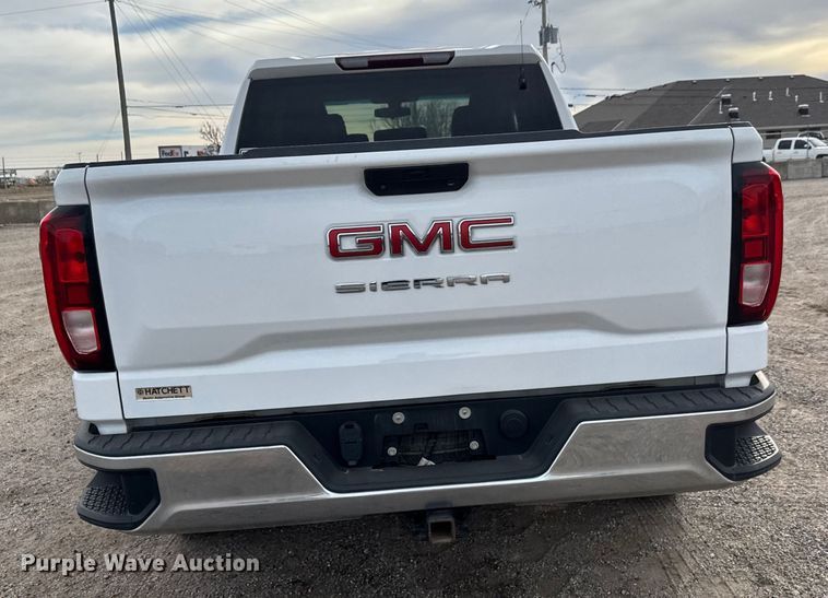 image for item ET4023 2022 GMC Sierra 1500 Double Cab pickup truck