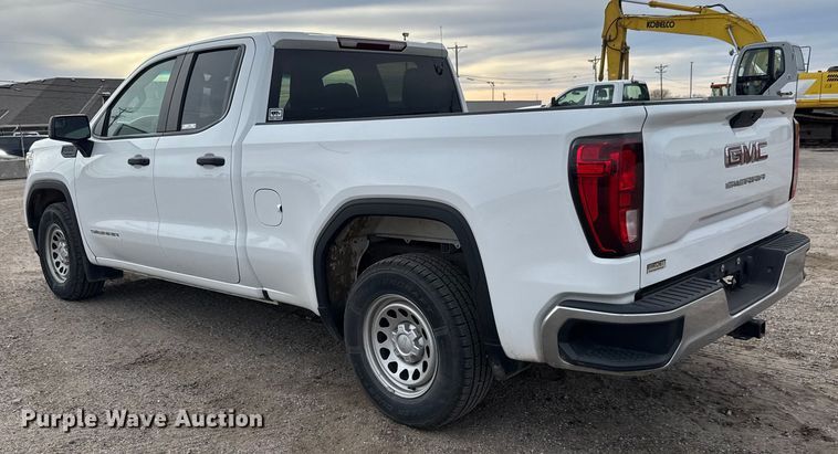 image for item ET4023 2022 GMC Sierra 1500 Double Cab pickup truck