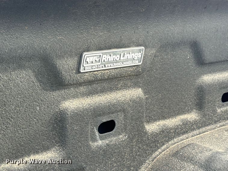 image for item ET4023 2022 GMC Sierra 1500 Double Cab pickup truck