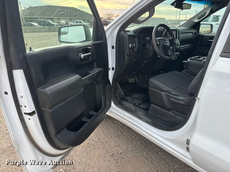 image for item ET4023 2022 GMC Sierra 1500 Double Cab pickup truck