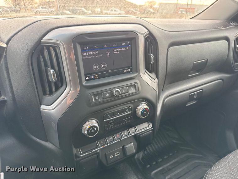 image for item ET4023 2022 GMC Sierra 1500 Double Cab pickup truck