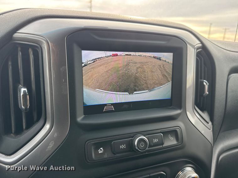 image for item ET4023 2022 GMC Sierra 1500 Double Cab pickup truck