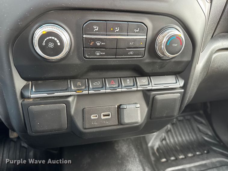 image for item ET4023 2022 GMC Sierra 1500 Double Cab pickup truck