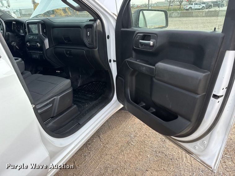 image for item ET4023 2022 GMC Sierra 1500 Double Cab pickup truck