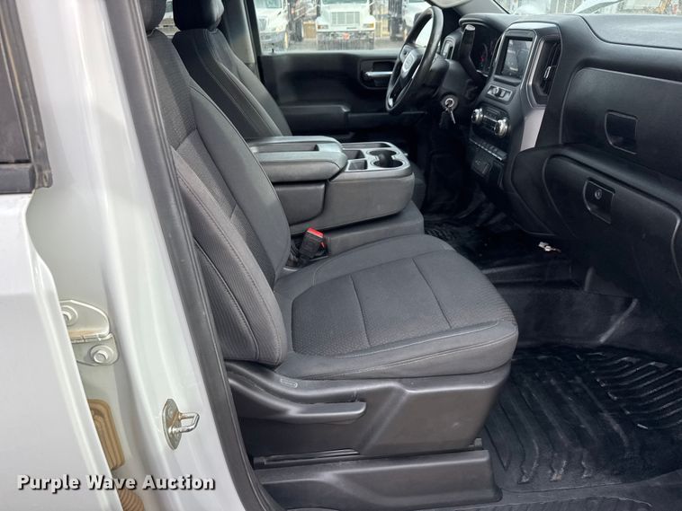 image for item ET4023 2022 GMC Sierra 1500 Double Cab pickup truck