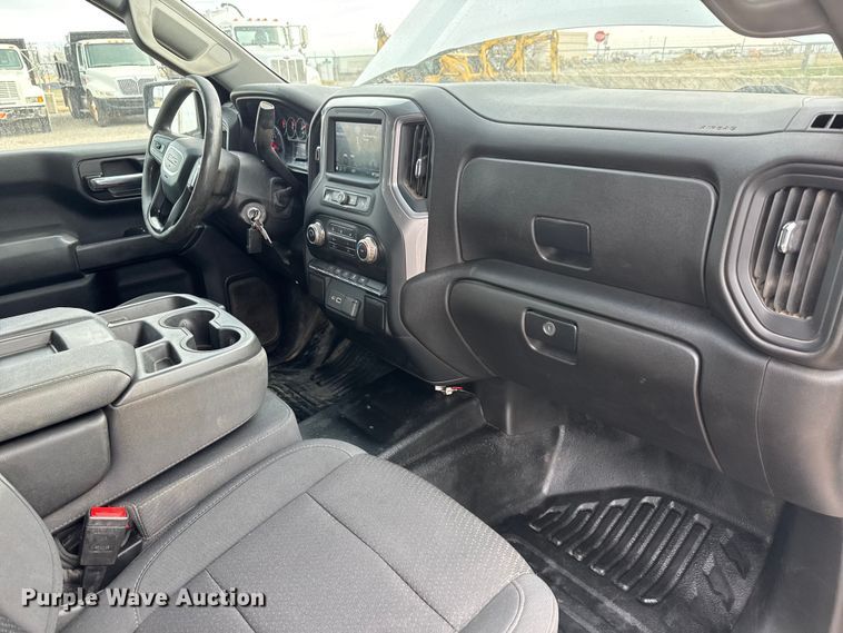 image for item ET4023 2022 GMC Sierra 1500 Double Cab pickup truck