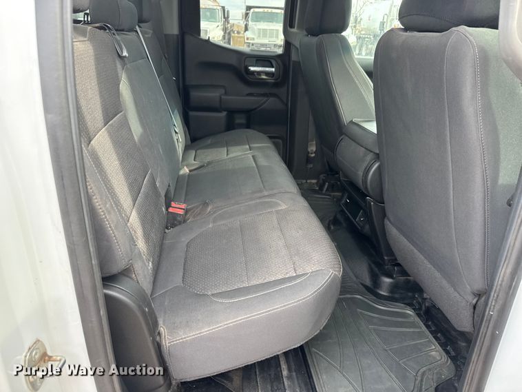 image for item ET4023 2022 GMC Sierra 1500 Double Cab pickup truck