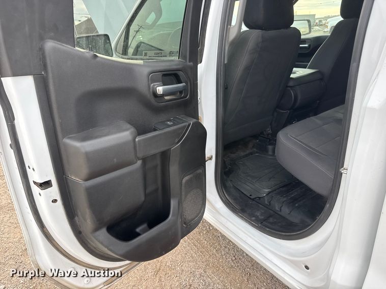 image for item ET4023 2022 GMC Sierra 1500 Double Cab pickup truck