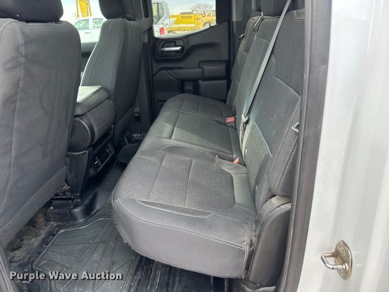 image for item ET4023 2022 GMC Sierra 1500 Double Cab pickup truck