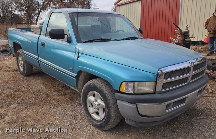 image for item ET5441 1996 Dodge Ram 1500 pickup truck