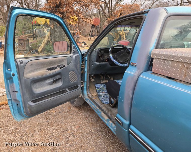 image for item ET5441 1996 Dodge Ram 1500 pickup truck
