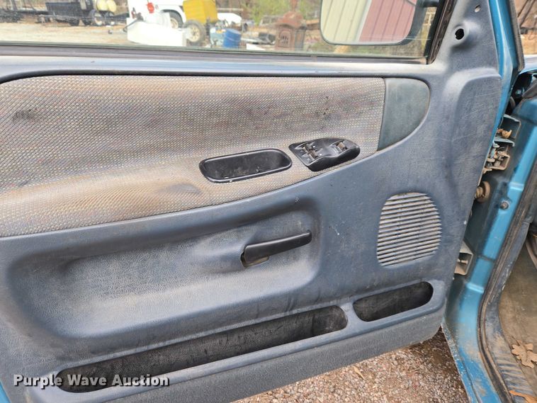 image for item ET5441 1996 Dodge Ram 1500 pickup truck