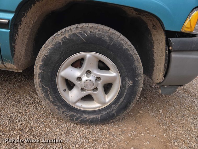 image for item ET5441 1996 Dodge Ram 1500 pickup truck